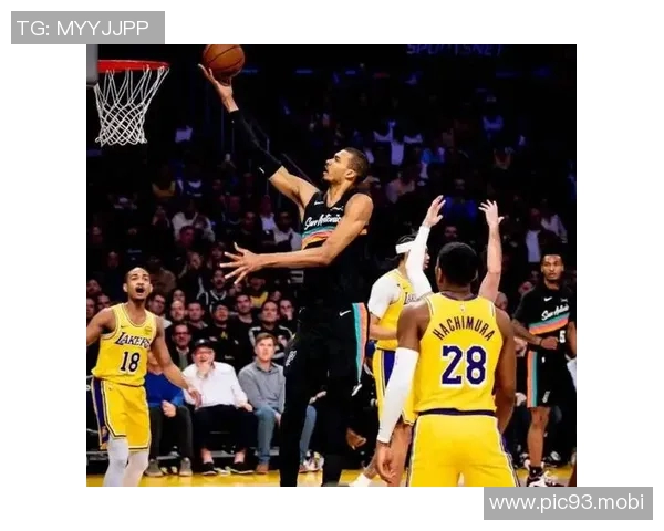 伤情牵动势头马刺新星斯蒂芬-卡斯尔骨盆挫伤退赛,维克托-文班亚马26分钟砍40分助马刺五连胜